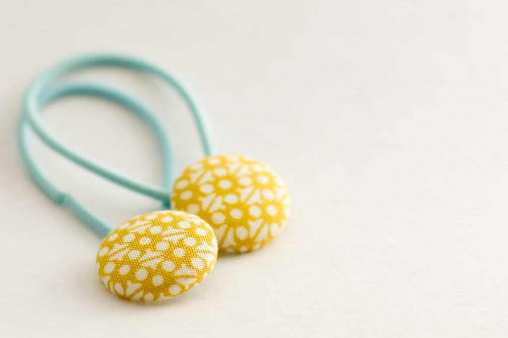 Day 4: Button Hair Bands - a diy hair accessory