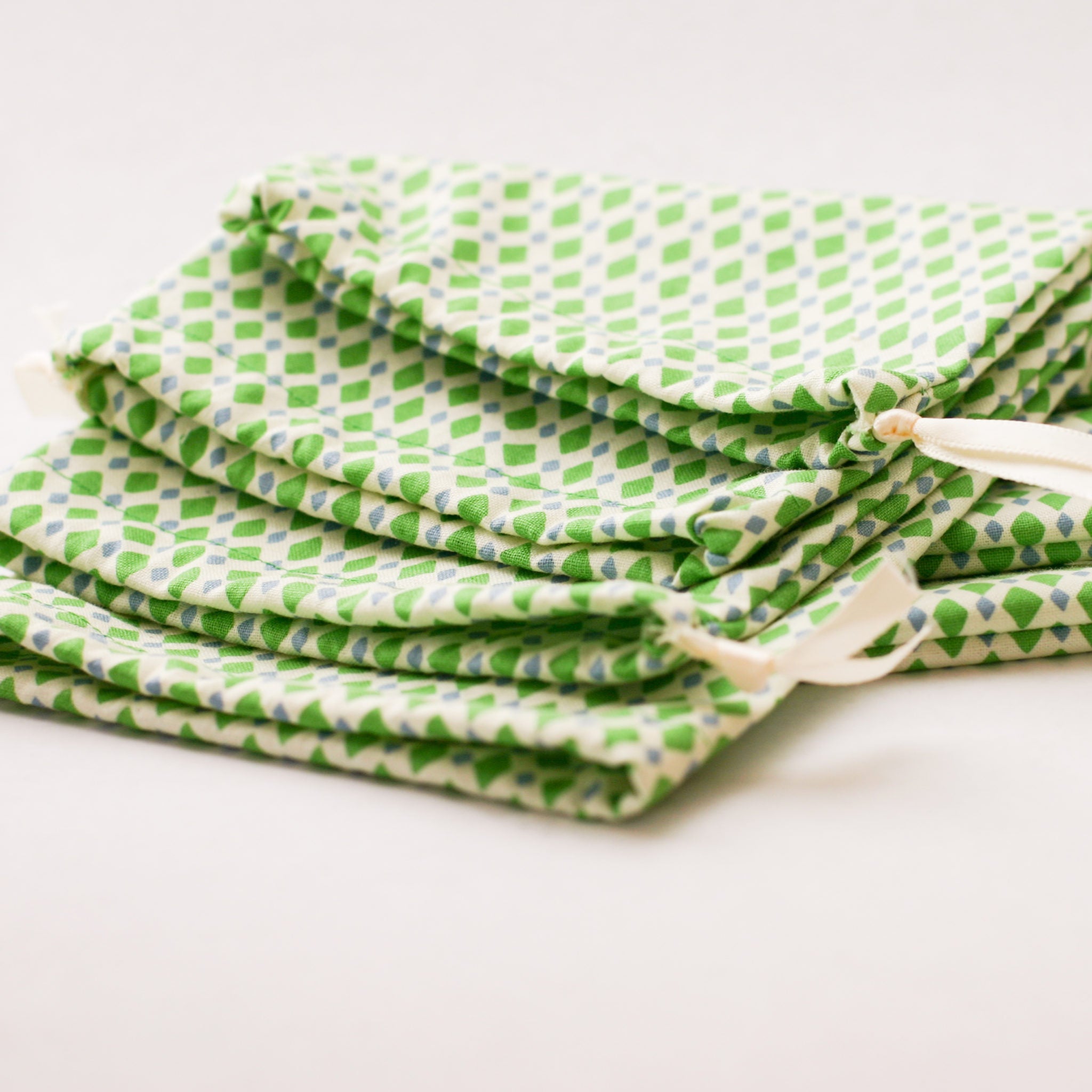 fat quarter gift bags - all you need is 15 minutes