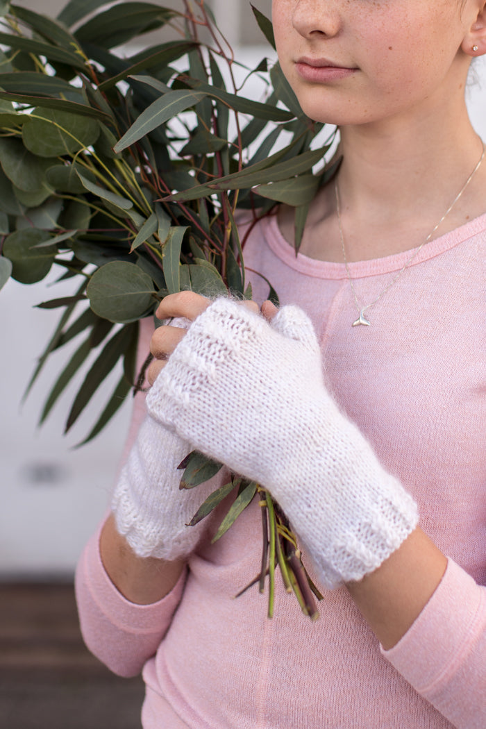 Mohair Mini Cable Mitts Pattern and Video