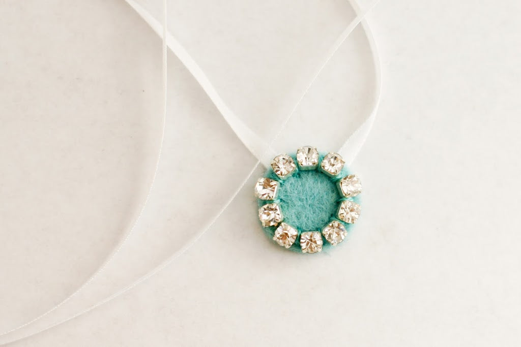 Day 23: A Rhinestone Circle - a diy pendant necklace