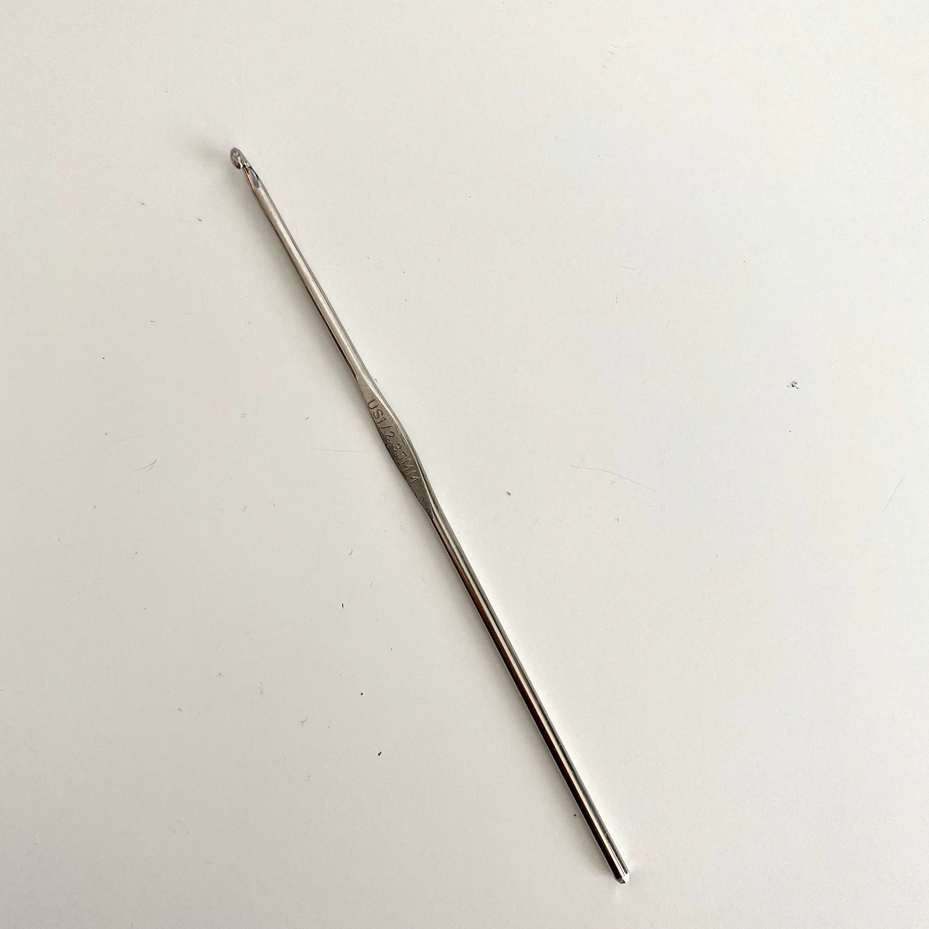 US 0, 2.55 mm Crochet Hook